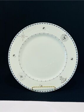 Sasaki World View 11” Diameter Serving Plate Designed by Erica Friedman in 1990.